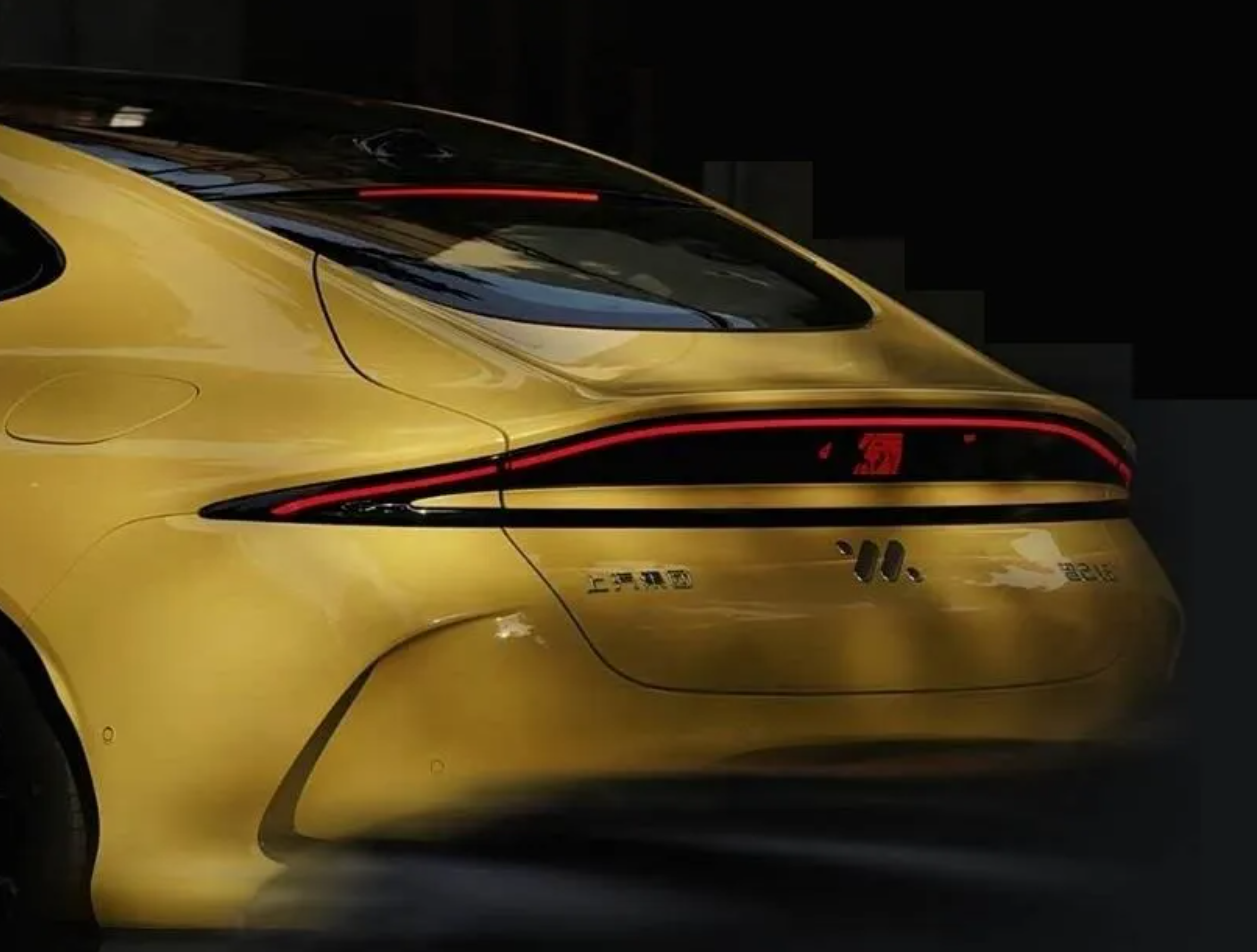 聚飞光电直显ISD屏助力智己LS6共创交互智慧灯语